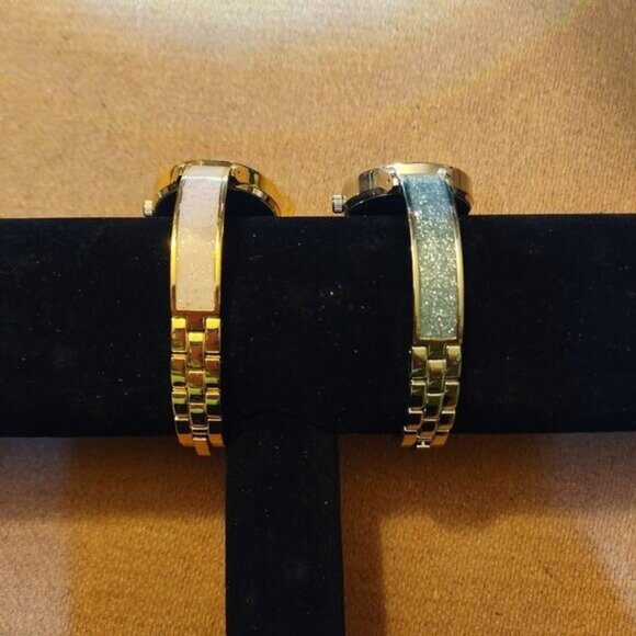 Set Of 2 Womens Glitter Dial And Gold-Tone Bracelet Watches-LIKE NEW-WORKS - Picture 4 of 5